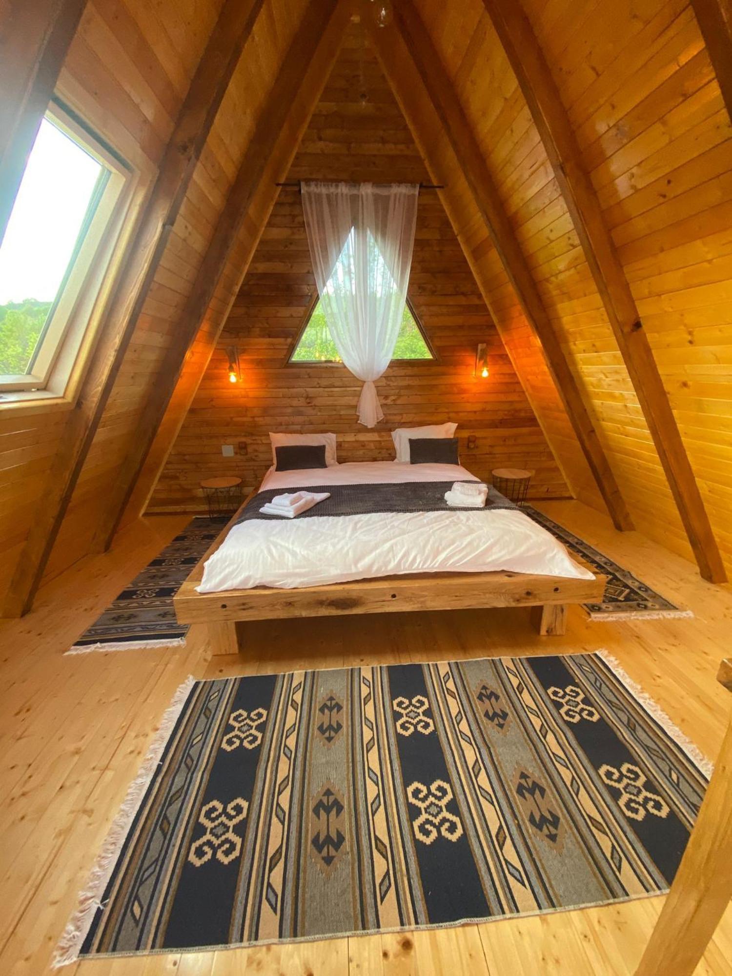 Chalet Wood & Bricks
