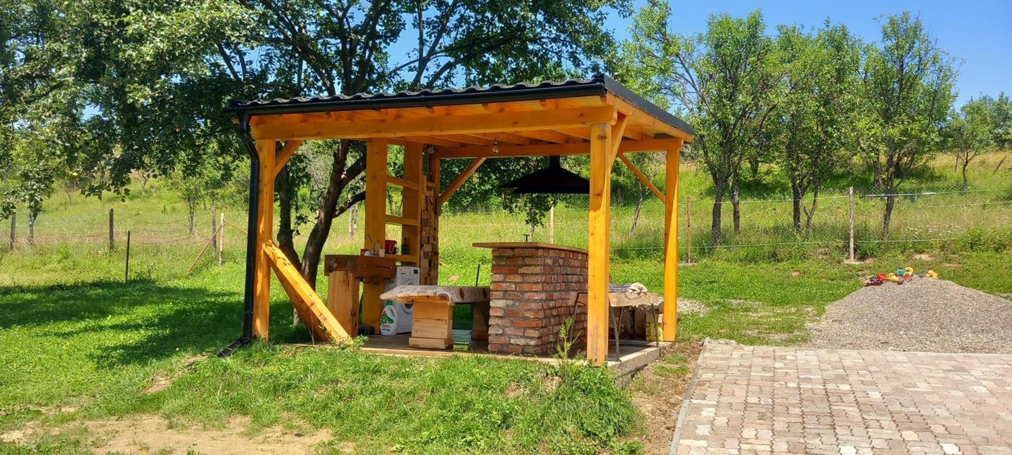 Wood & Bricks